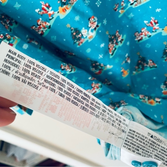 🎄 NWT Disney Parks Christmas Button-Up Shirt – Mickey & Friends (Size S) 🎅✨ - Picture 11 of 12